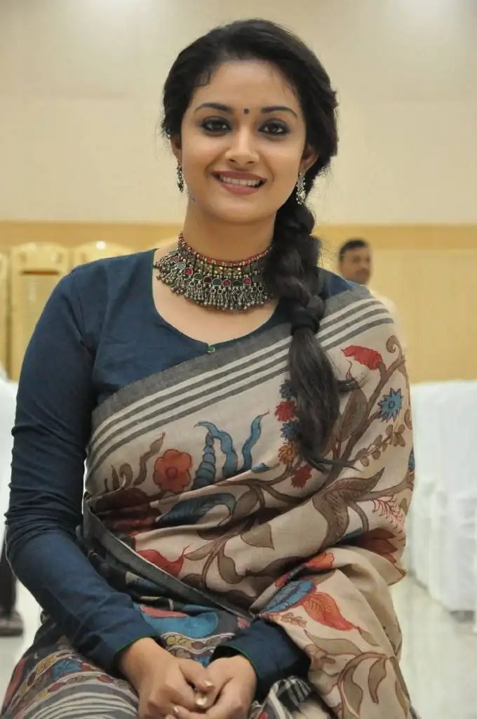 BEAUTIFUL INDIAN ACTRESS KEERTHY SURESH IN TRADITIONAL BLUE SAREE 7